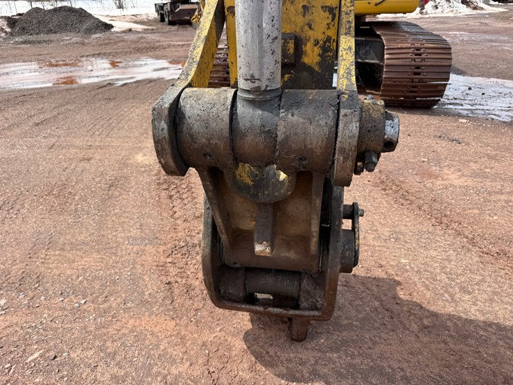 caterpillar-330d-image-13