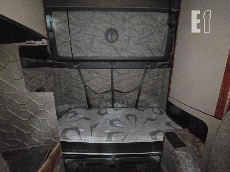 2013-freightliner-cascadia-125-image-16