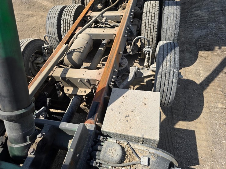 2017-peterbilt-348-image-126