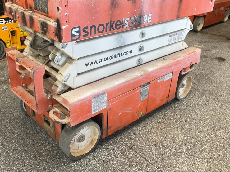#426-•-2020-snorkel-19'-scissor-lift-image-12