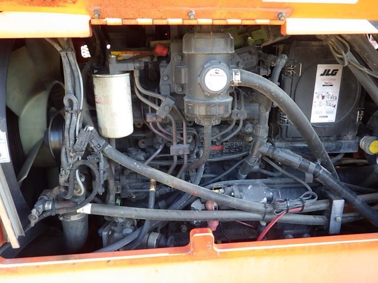 2014-jlg-6042-telescopic-reach-lift-image-11