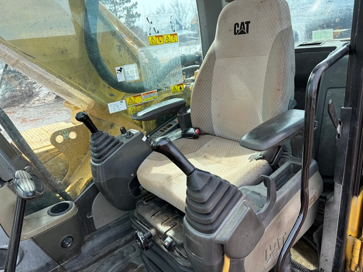 caterpillar-330d-image-99