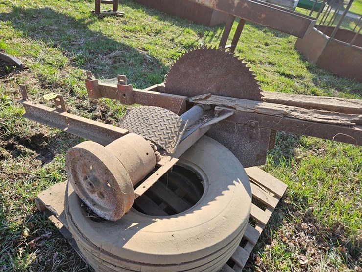 #558-•-international-belt-pully-buzz-saw-image-13