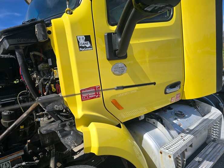 2017-peterbilt-579-image-28