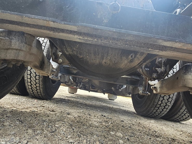 2012-peterbilt-384-image-113