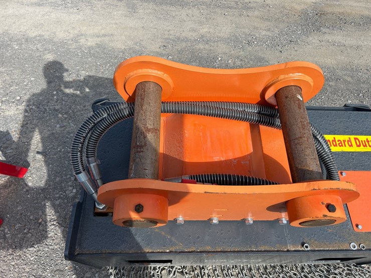 caterpillar-320-image-5