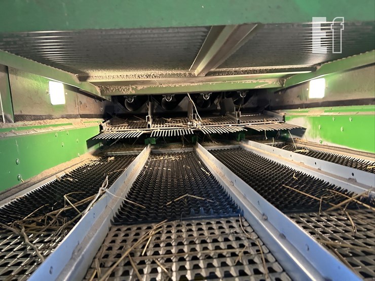 2012-john-deere-s690-image-32