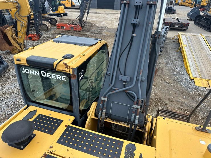 2013-deere-350g-lc-image-37