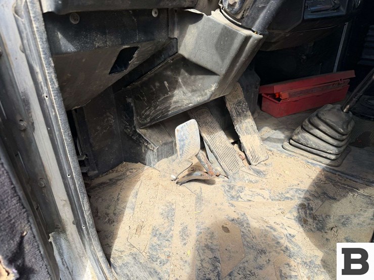 1990-peterbilt-377-image-40