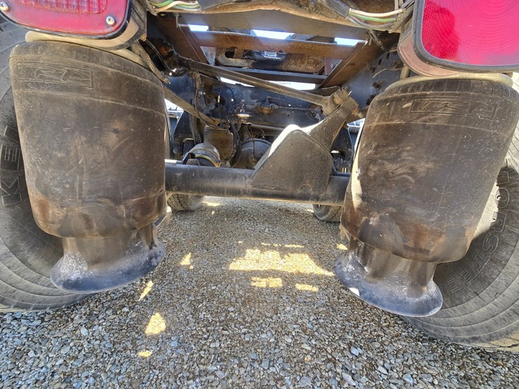 1996-peterbilt-377-image-82