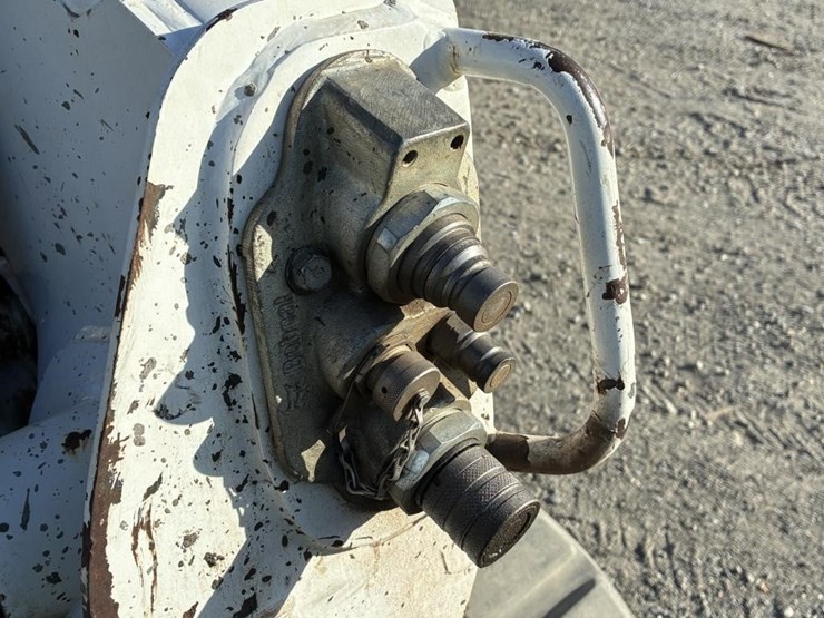 2018-bobcat-t740-image-9