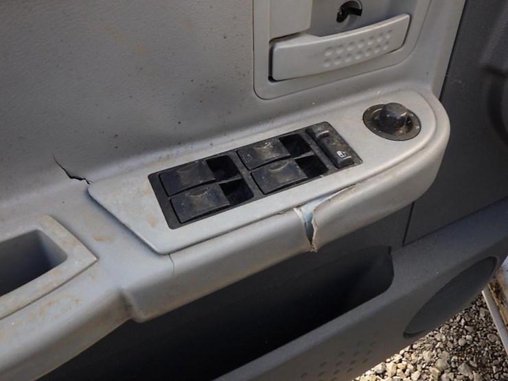 2005-dodge-dakota-image-25