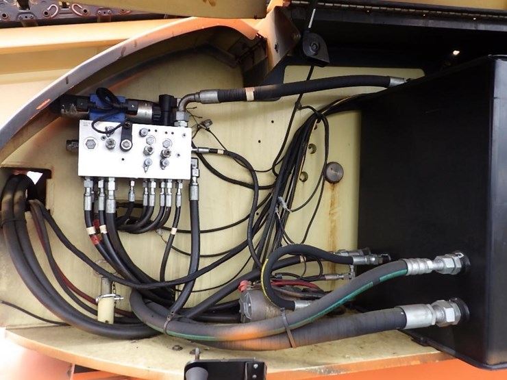 2008-jlg-800s-image-13