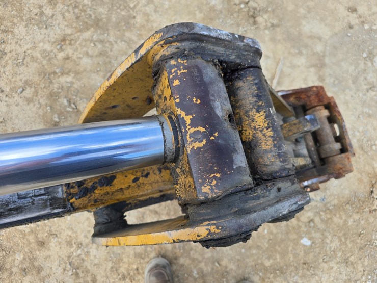 2005-caterpillar-420d-image-65