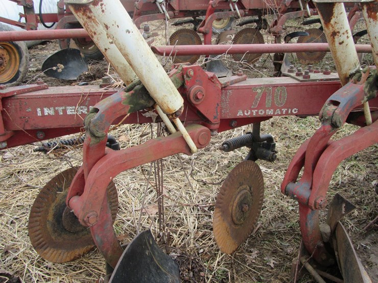 international-710-image-7