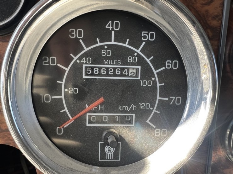 2002-kenworth-w900-image-40