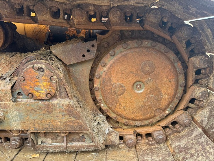 2016-case-1650m-image-78