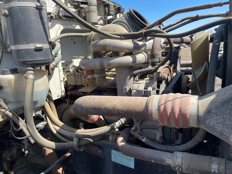 1995-peterbilt-330-image-50