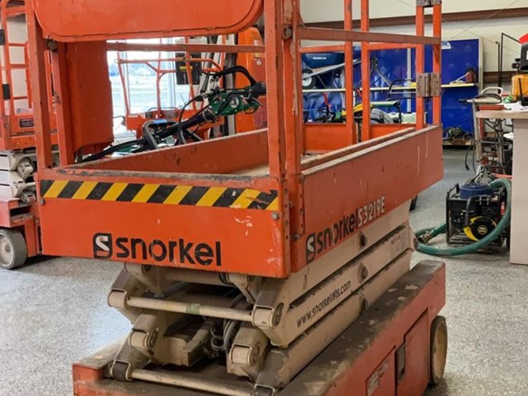 #423-•-2019-snorkel-19'-scissor-lift-image-4