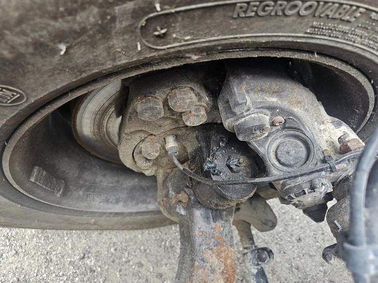 2012-peterbilt-384-image-68