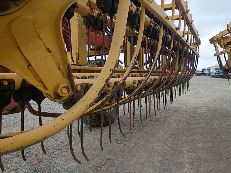 new-holland-216-image-25