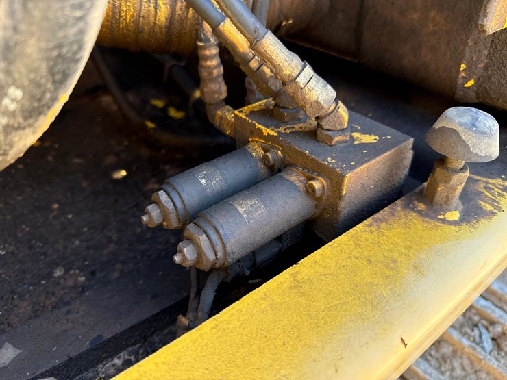 new-holland-eh160-image-37