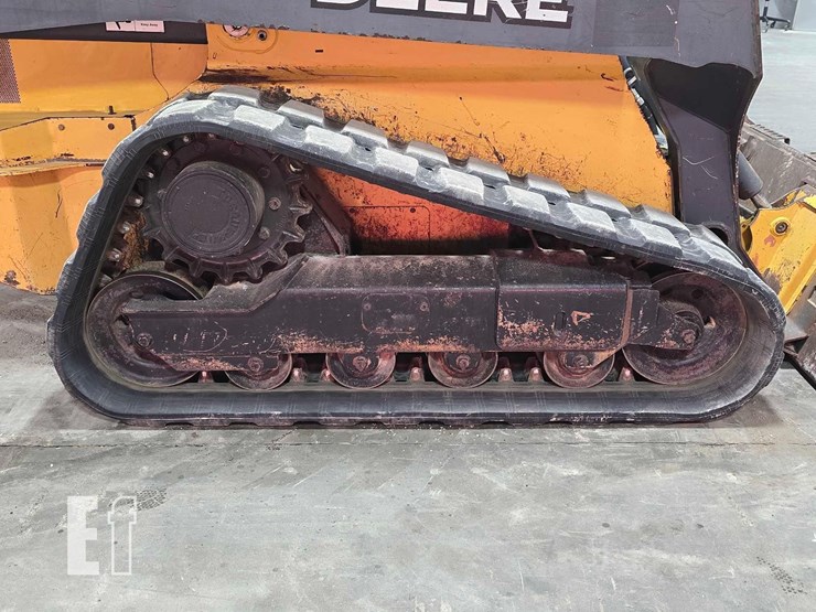 2014-deere-323e-image-26