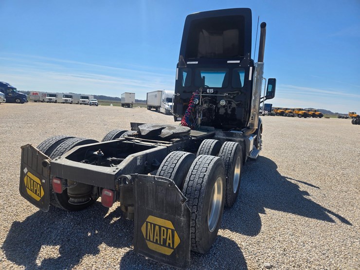 2016-peterbilt-579-image-14