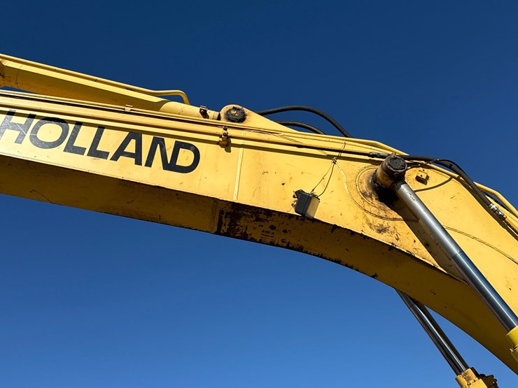 new-holland-eh160-image-21