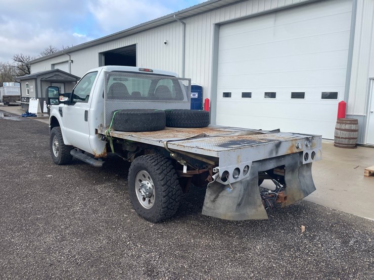 2010-ford-f250-xl-image-7