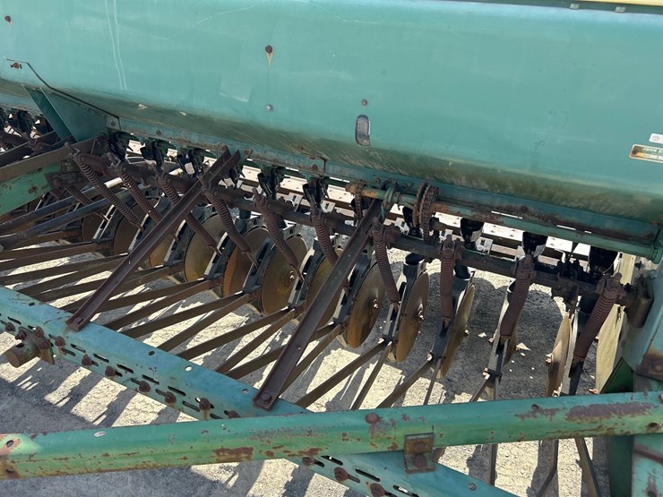 john-deere-8300-image-11