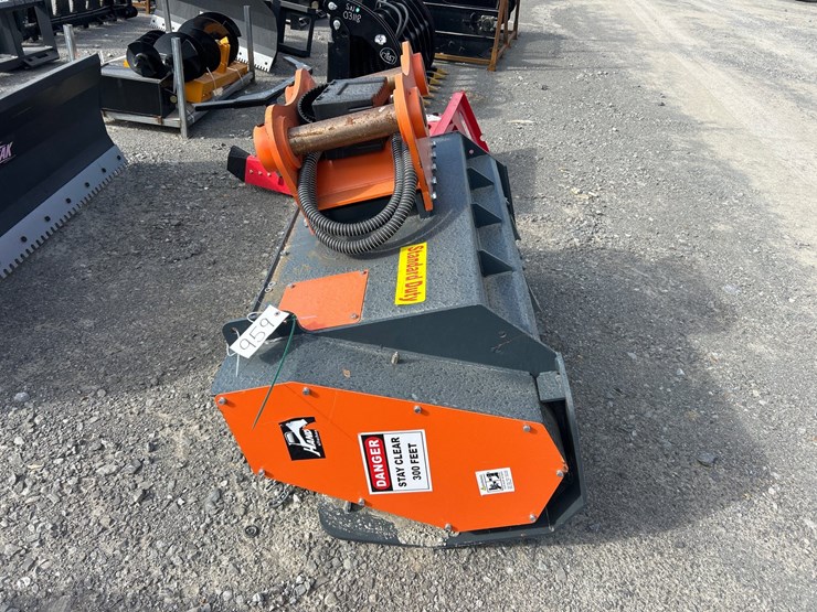 caterpillar-320-image-3