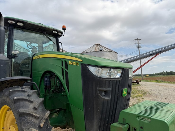 2012-john-deere-8235r-image-36