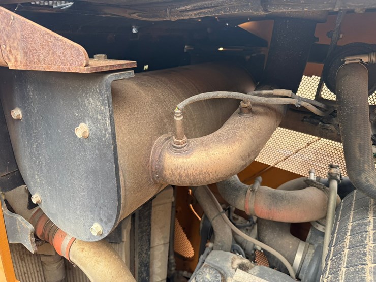 2016-case-1650m-image-26