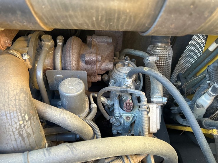 new-holland-l216-image-42