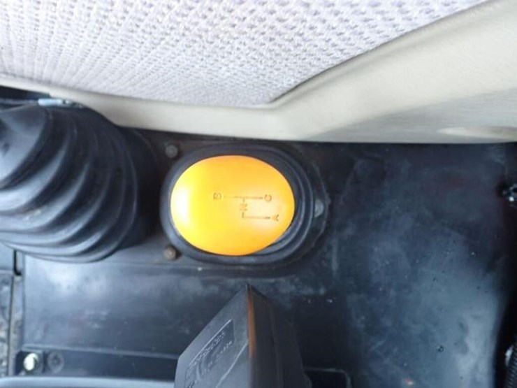 2016-john-deere-5085e-image-21