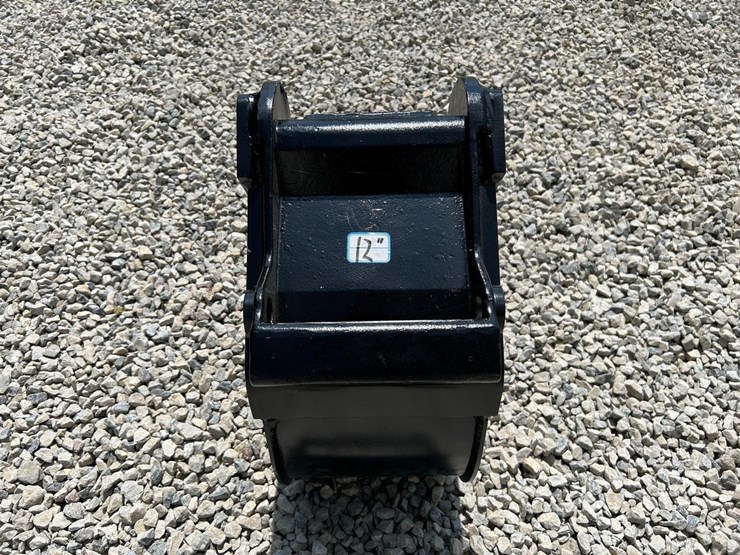 12"-x-change-bucket-for-a-bobcat-excavator-image-6