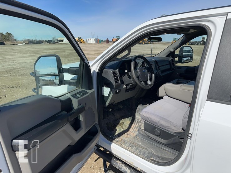 2021-ford-f350-xl-image-8