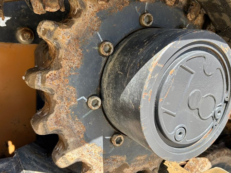 2023-case-tv450b-image-54