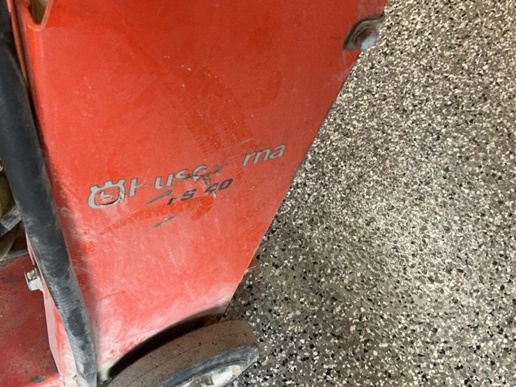 #104-•-husqvarna-fs400lv-concrete-saw-image-15
