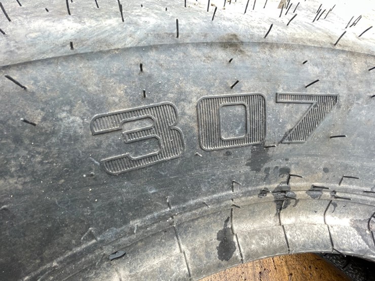 #7543-•-alliance-brand-telehandler-tire-image-10