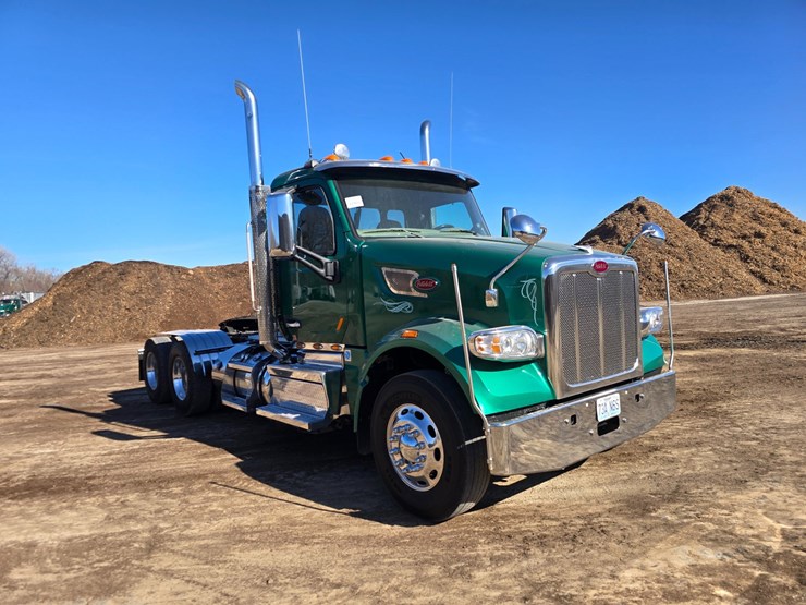 2019-peterbilt-567-image-23