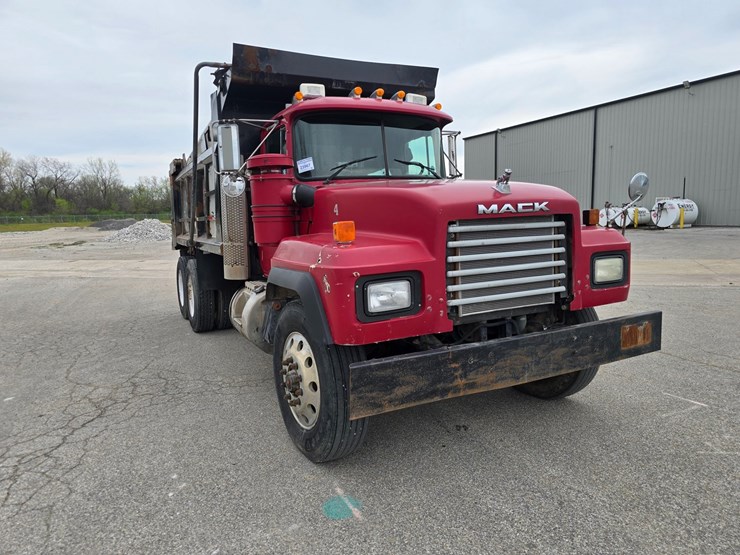 2003-mack-rd688s-image-23