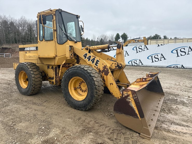 deere-444e-image-7