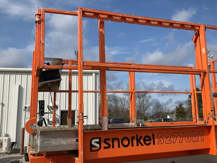 #400-•-2017-snorkel-4wd-rough-terrain-27'-scissor-lift-image-13