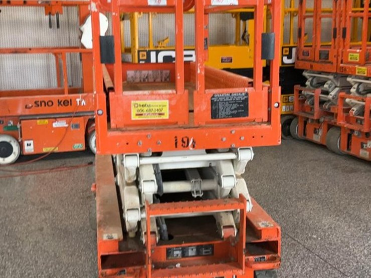 #425-•-2020-snorkel-19'-scissor-lift-image-7