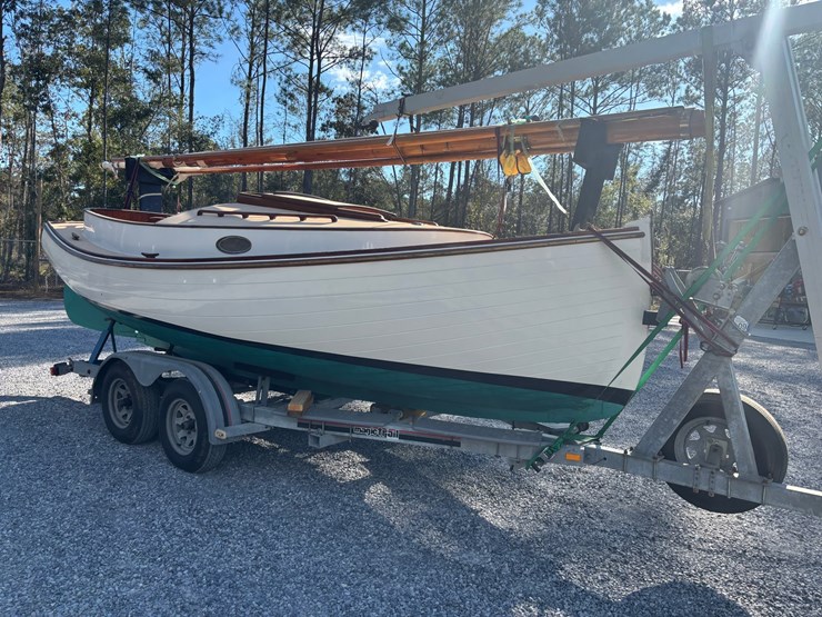 #9545-•-grimmalkin-–-18'-fenwick-williams-classic-wooden-catboat-w/-trailer-image-8