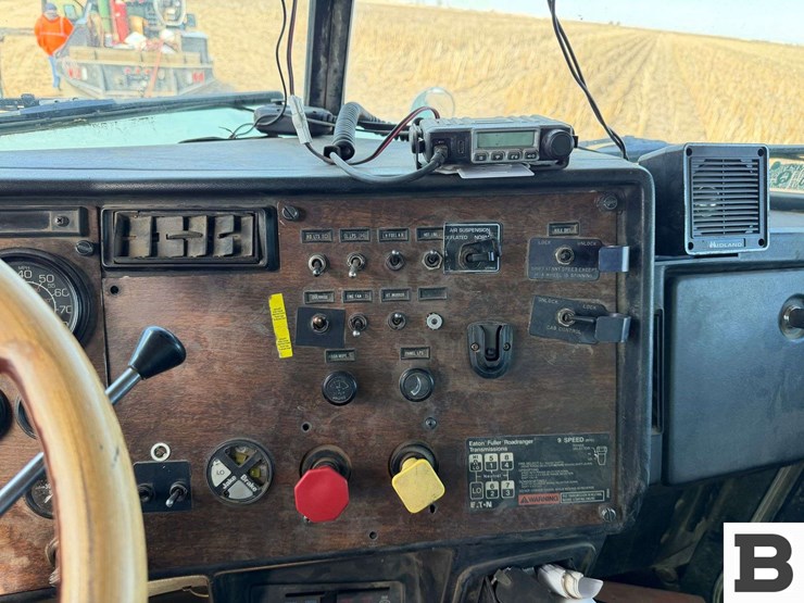 1990-peterbilt-377-image-46