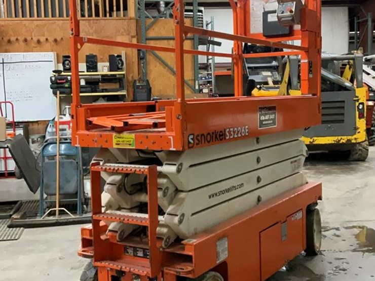 #403-•-2017-snorkel-26'-scissor-lift-image-6