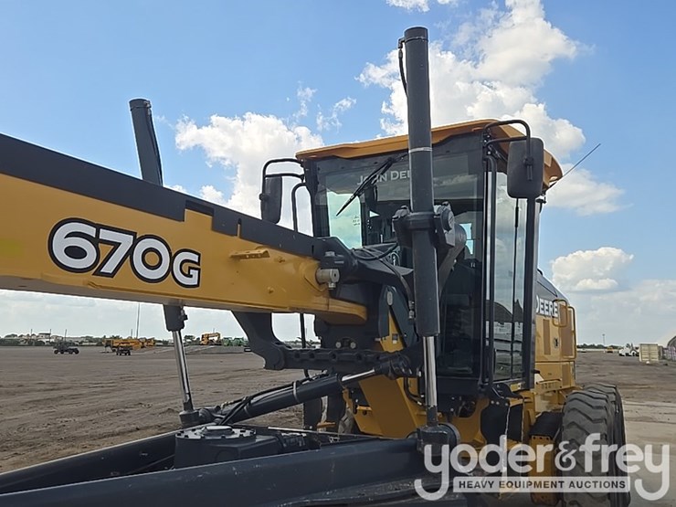 2019-deere-670g-image-33
